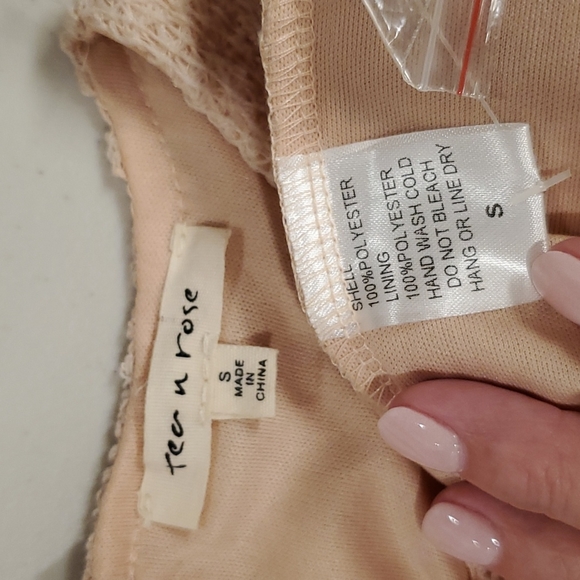 Tea n Rose rose crochet lacey overlay side zipper Small EUC - Picture 8 of 10